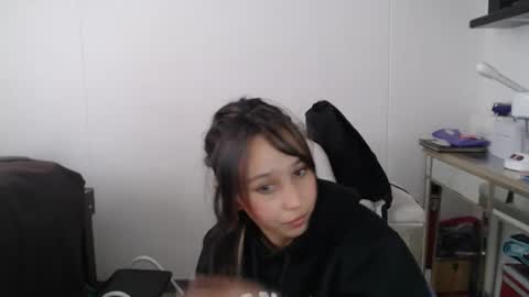 Snapshot of skarlet_adams chatting on March 6, 2:51 pm Alice online show from March 6, 2:51 pm