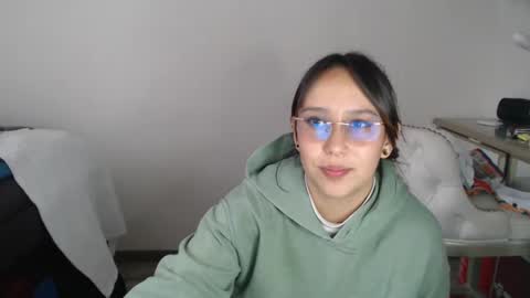 Snapshot of skarlet_adams chatting on February 12, 11:41 pm Alice online show from February 12, 11:41 pm