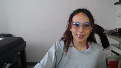 Snapshot of skarlet_adams chatting on February 5, 8:35 pm Alice online show from February 5, 8:35 pm