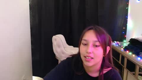 Snapshot of skarlet_adams chatting on January 20, 8:40 pm Alice online show from January 20, 8:40 pm