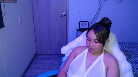 Snapshot of skarlet_adams chatting on October 14, 10:57 pm Alice online show from October 14, 10:57 pm