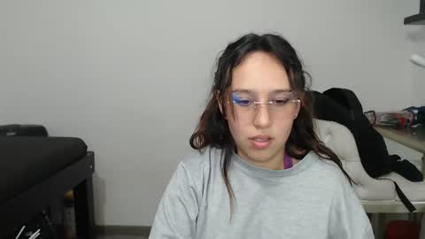Snapshot of skarlet_adams chatting on February 6, 2:00 am Alice online show from February 6, 2:00 am