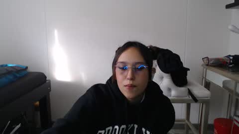 Snapshot of skarlet_adams chatting on February 6, 9:17 pm Alice online show from February 6, 9:17 pm