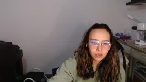 Snapshot of skarlet_adams chatting on March 5, 2:57 am Alice online show from March 5, 2:57 am