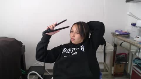 Snapshot of skarlet_adams chatting on March 6, 5:54 pm Alice online show from March 6, 5:54 pm