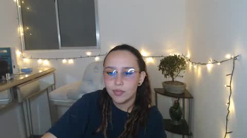 Snapshot of skarlet_adams chatting on January 30, 6:43 pm Alice online show from January 30, 6:43 pm