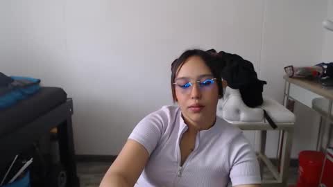 Snapshot of skarlet_adams chatting on February 6, 6:13 pm Alice online show from February 6, 6:13 pm
