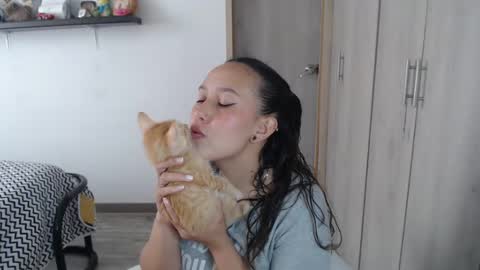 Snapshot of skarlet_adams chatting on January 7, 7:59 pm Alice online show from January 7, 7:59 pm
