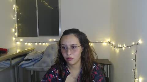 Snapshot of skarlet_adams chatting on February 3, 3:31 am Alice online show from February 3, 3:31 am