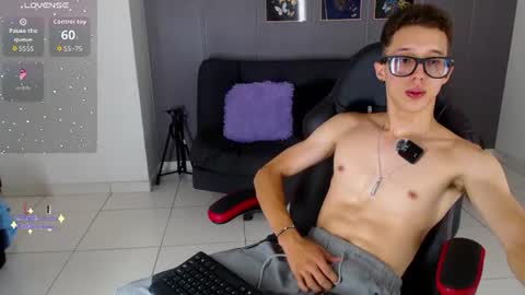 skinny_bigcock20 online show from June 9, 8:30 pm