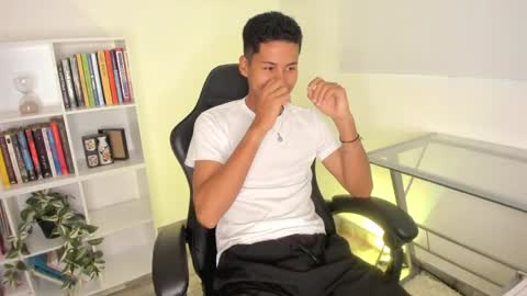 skinny_dlhh online show from March 27, 11:06 pm