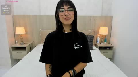 Emily Rojas online show from October 24, 7:47 pm