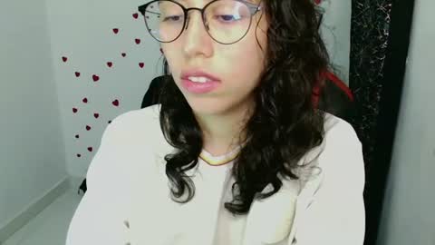Raelle online show from June 14, 2:24 am