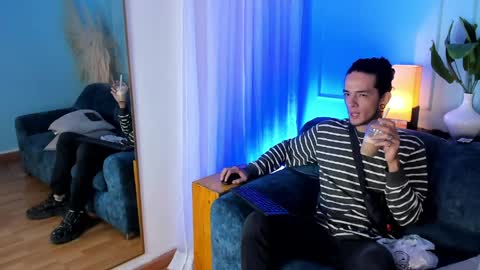 Mac online show from April 4, 12:23 pm