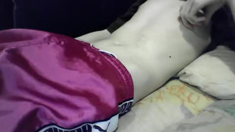 skinnycuteb0y online show from June 9, 10:04 am
