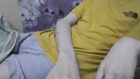 skinnycuteb0y online show from January 13, 6:38 am