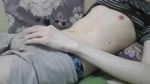 skinnycuteb0y online show from February 4, 3:22 am