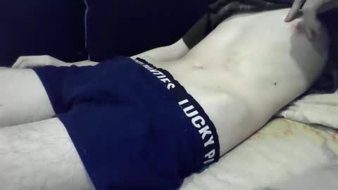 skinnycuteb0y online show from June 7, 9:36 am