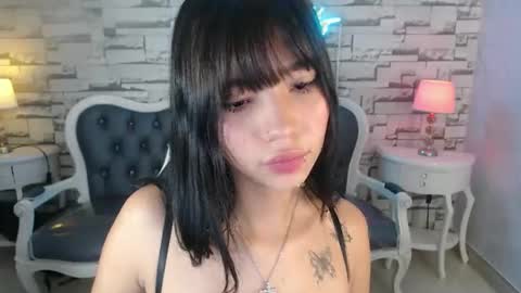 sky_sweet_a online show from December 17, 8:26 pm