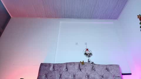 skye moore online show from December 5, 8:06 pm