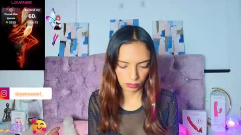 Snapshot of skye_moore chatting on October 2, 7:01 pm skye moore online show from October 2, 7:01 pm