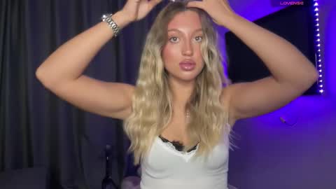 GARRY AND SOPHIA online show from October 4, 8:39 pm