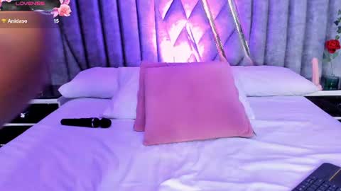 skylerbloom online show from June 11, 10:41 pm