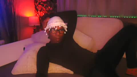 skyonetoo3 online show from December 13, 11:00 pm