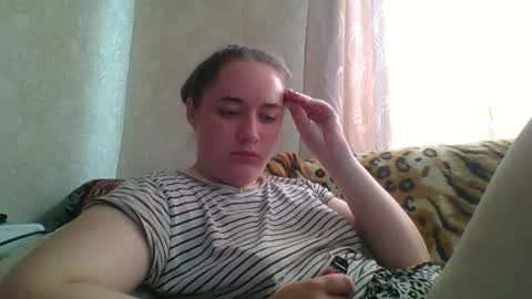 skyressie333 online show from June 13, 6:13 am