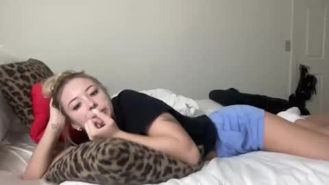 Snapshot of skyybanks chatting on October 21, 2:16 am Skylar online show from October 21, 2:16 am