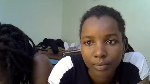 sleciah online show from December 23, 9:48 am