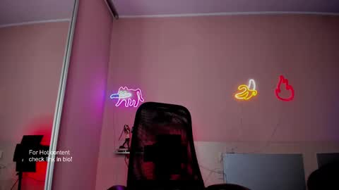 Snapshot of slemgem chatting on February 9, 8:24 pm Slemgem Amy friends online show from February 9, 8:24 pm