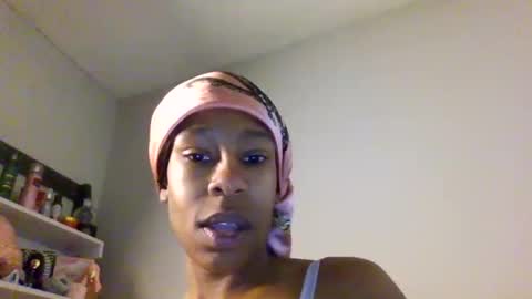 Snapshot of slimmmgooodiexoxo chatting on December 7, 4:53 pm slimmmgooodiexoxo online show from December 7, 4:53 pm