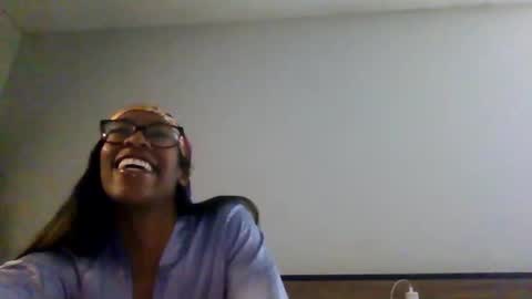 Snapshot of slimmmgooodiexoxo chatting on December 11, 7:03 pm slimmmgooodiexoxo online show from December 11, 7:03 pm