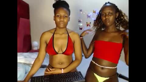 Snapshot of slimmy_kitties chatting on October 13, 3:19 am slimmy_kitties online show from October 13, 3:19 am