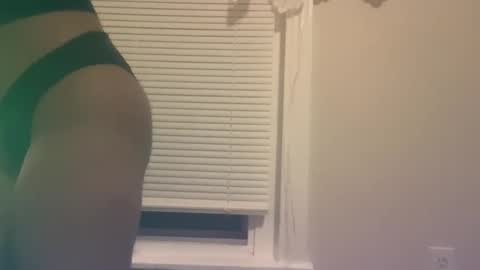 Snapshot of slimthicklatina11 chatting on September 24, 1:12 am slimthicklatina11 online show from September 24, 1:12 am