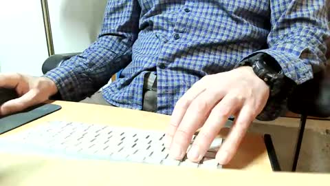 Snapshot of slogrow_uncut chatting on December 12, 6:42 pm SlowGrow Uncut online show from December 12, 6:42 pm