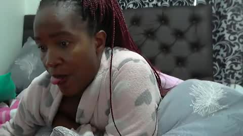 sluttylaura18 online show from February 17, 7:37 am