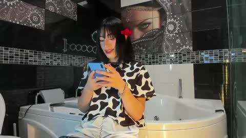 Snapshot of small_hot19 chatting on October 22, 3:13 pm Small Hot19 online show from October 22, 3:13 pm