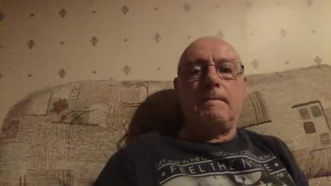 Snapshot of smallsteve562 chatting on September 25, 10:17 pm Steve online show from September 25, 10:17 pm