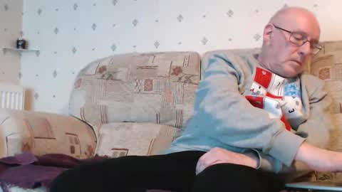 Snapshot of smallsteve562 chatting on October 29, 8:09 pm Steve online show from October 29, 8:09 pm