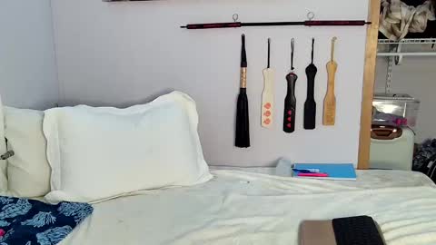 Your Fave Domme online show from September 15, 5:09 am