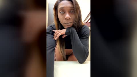 SmokeGoddess35 online show from December 14, 10:27 pm