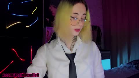 Snapshot of snake_bites chatting on September 29, 9:47 pm Reeginaaaaa online show from September 29, 9:47 pm