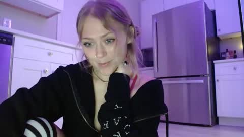 sneakyalicek online show from February 20, 7:16 pm