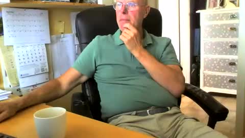 Snapshot of snickarn335731 chatting on September 15, 11:12 am snickarn335731 online show from September 15, 11:12 am