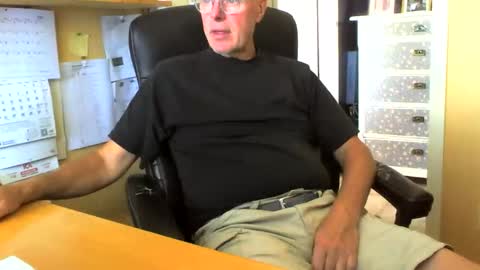 Snapshot of snickarn335731 chatting on September 10, 12:28 pm snickarn335731 online show from September 10, 12:28 pm