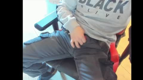 snip1977 online show from February 17, 1:44 pm