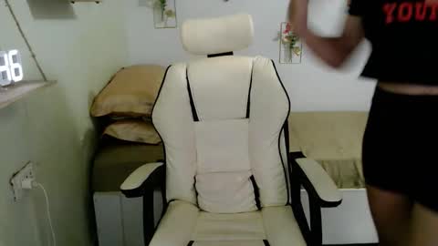 snow_2000 online show from October 24, 9:21 am