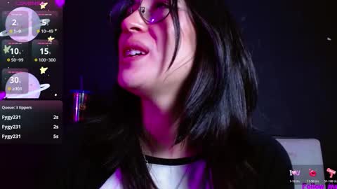 IG     OF red moonn online show from December 18, 5:58 am